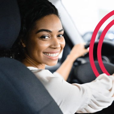 Pessoa dirigindo um carro.