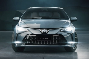 Toyota Corolla frente