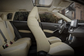 Corolla Cross Híbrido interior