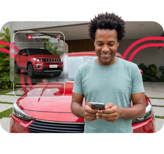 Homem usando celular perto de carro.