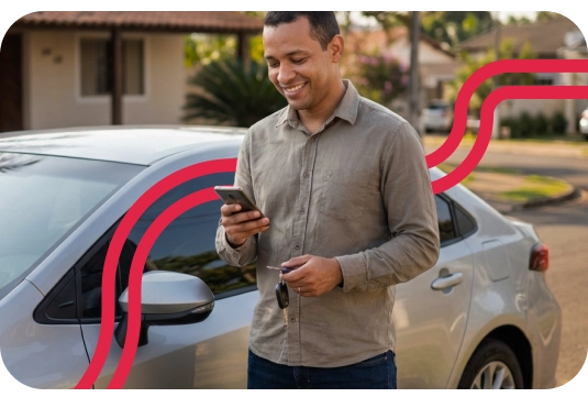 Quanto meu carro vale - Homem usando celular ao lado do carro.